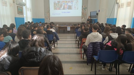 Melicucco, lettera aperta del sindaco e dell’assessore alla pubblica istruzione per l’inizio anno scolastico Pertanto, invitiamo tutti voi, studenti e studentesse, a impegnarvi con costanza nello studio e perseveranza nella conoscenza affinché siano solide le basi per una cultura del bene comune