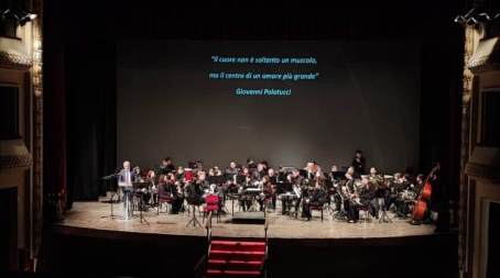 Al Teatro Cilea per ricordare l’ex Questore di Fiume Giovanni Palatucci, ha salvato 5 mila ebrei dalla deportazione Oggi, il Questore di Reggio Calabria Bruno Megale ha voluto omaggiarne la memoria con un concerto dell’Orchestra di Fiati “Giuseppe Scerra” di Delianuova, composta da musicisti di età compresa tra i 12 ed i 30 anni che si sono formati all’interno dell’Associazione Culturale Nicola Spadaro