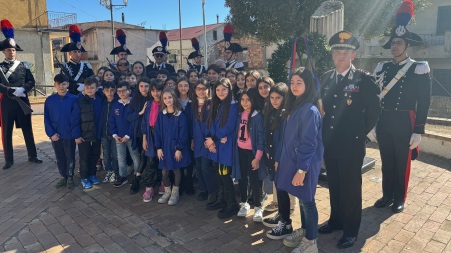 Commemorazione a San Luca del brigadiere Carmine Tripodi a 39 anni dal suo assassinio Seppur ferito a morte, il sottufficiale reagì coraggiosamente esplodendo alcuni colpi con la propria arma, ferendo almeno uno dei malviventi in fuga, per poi accasciarsi esanime all’interno della sua autovettura