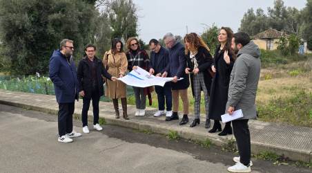 Dopo il Nido, aperto il cantiere per la scuola dell’Infanzia grazie ai fondi Pnrr Il sindaco Biasi: C’è un disegno organico per cultura, istruzione e innovazione. L’assessore Crea: Nuovi servizi per le giovani coppie che scelgono Taurianova    