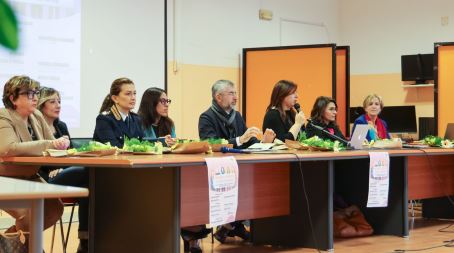 8 Marzo a Siderno. All’IIS “G. Marconi” il convegno “Women Day: Tra nuove conquiste e vecchi stereotipi” A concludere i lavori, il Procuratore aggiunto Reggio Calabria, Dott. Giuseppe Lombardo, che si è soffermato sull'importanza del coinvolgimento dei più giovani nel percorso di elevazione della donna, non solo nei contesti scolastici e lavorativi, ma anche nella sua piena collocazione sociale