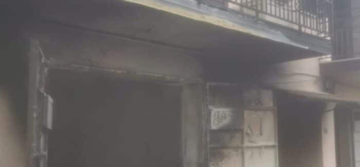 Incendio di un magazzino in Calabria, due persone bloccate dentro l’appartamento sovrastante l’edificio, tratti in salvo dai Vigili del fuoco Non si registrano danni a persone