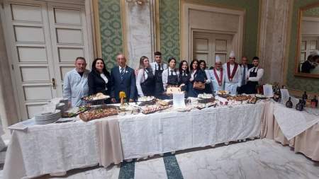 L’Istituto d’Istruzione Superiore “Giuseppe Renda” di Polistena ha conquistato il Ministro dell’Istruzione e del Merito Giuseppe Valditara L’eccellente buffet preparato dagli studenti dell’Alberghiero Renda con l’aiuto di un team di docenti qualificati, i quali non hanno tralasciato nulla al caso, è stato apprezzato dal Ministro