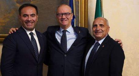 Incontro tra il Ministro Giuseppe Valditara, il Capogruppo calabrese della Lega in Consiglio Regionale Giuseppe Gelardi L’incontro, avvenuto in un clima manifestamente costruttivo, è stato fortemente voluto da tutti i compresenti al fine di poter ancor meglio delineare i futuri step di lavoro in riferimento al Dossier Calabria