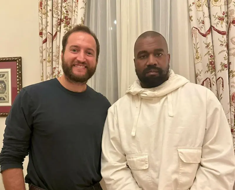 Kanye West “cambia” il sorriso, la firma è siciliana