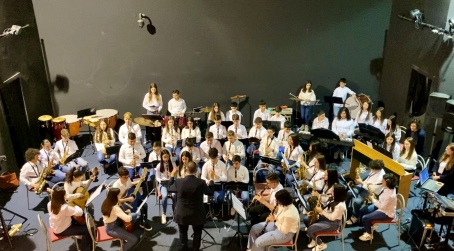 L’ Orchestra “Monteleone Pascoli” si è distinta al Concorso “Giovani interpreti” di Siderno I Ragazzi, guidati dai professori Giusy Alessi, Nicoletta Femia Stefano Calderone e Francesco Luca Laganà, hanno ottenuto il 2° premio con il punteggio di 93 punti su 100