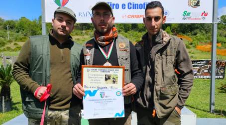 Tre molochiesi  portano la Calabria sul podio al Primo Campionato Italiano Open per cani da girata La gara è stata organizzata dalla Federazione  Italiana Discipline Armi Sportive da Caccia  in collaborazione con Asd Fidasc Silaris  e si è svolta presso il centro Federale Nazionale Fidasc-Coni Campania di Salerno