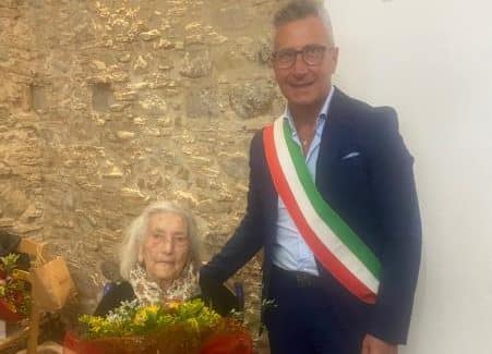 Taurianova festeggia i 100 anni della signora Giuseppina Giuseppina Neri è nata esattamente il 20 maggio del 1924