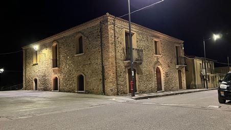 Il 3 giugno Vittorio Sgarbi sarà a Terranova Sappo Minulio per ammirare la pregevole arte Il motivo è di grande orgoglio, in quanto lo stesso ha espresso il desiderio di ammirare da vicino le opere custodite presso la Chiesa parrocchiale