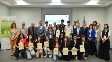 Cinque studenti dell’Alvaro di Palmi premiati a Roma per il contest “GEA EDU – Idee per il futuro” Vince la loro idea di una cover per smartphone in legno d’agave e fico d’India