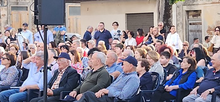 Cittanova,  Domenico Antico, arringa il folto pubblico ad una settimana dal voto amministrativo  Una piazza San Rocco piena il candidato a sindaco di Uniamo Cittanova traccia gli impegni da assumere per i 5 anni di amministrazione 