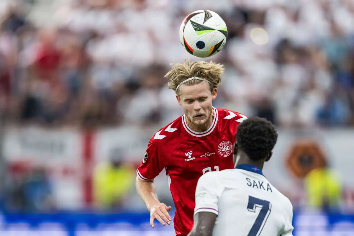 Danimarca-Inghilterra 1-1, Hjulmand replica a Kane