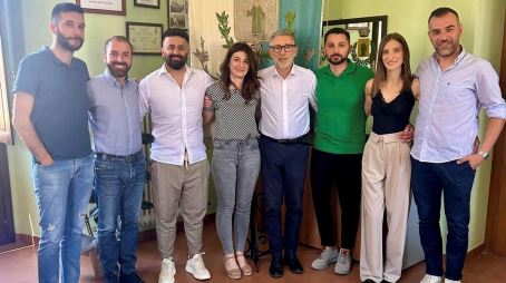 San Basile, il neo sindaco Filippo Tocci vara la nuova giunta, vicesindaco Francesca Bellizzi Per la prima volta nominato un vice sindaco donna: è Francesca Bellizzi, che assume anche la delega allo spettacolo, grandi eventi e politiche giovanili