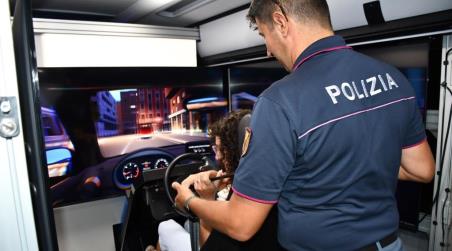 “E…state con noi 2024”: Al via la campagna estiva della Polizia di Stato Anche nell’estate 2024 la Polizia di Stato accompagnerà il viaggio di quanti approfitteranno della bella stagione per visitare le principali località turistiche italiane