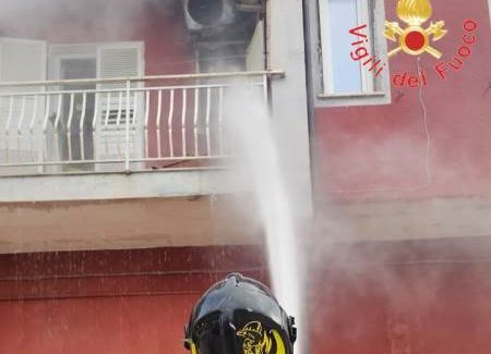 Rogo in Calabria in un’abitazione per una caldaia alimentata a gas, evitato il peggio dai Vigili del fuoco Il tempestivo intervento dei vigili del fuoco è valso alla completa estinzione delle fiamme ed alla messa in sicurezza del sito e delle bombole di Gpl