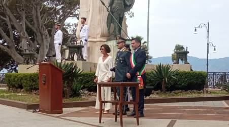 Festa della Repubblica a Reggio Calabria: Comune e Città Metropolitana presenti alla tradizionale cerimonia al Monumento ai Caduti Consegnata la medaglia d'onore  a due eroi di Taurianova, il Generale di Divisione Salvatore d’Agostino ed il Carabiniere Giuseppe Gallo, deportati ed internati nei lager nazisti