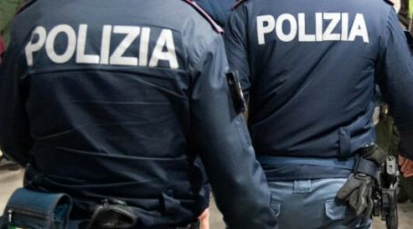 Polizia di Stato: Continuano i controlli nei luoghi della movida reggina Denunciato il proprietario di uno stabilimento balneare reggino per la vendita di alcolici ad un minorenne