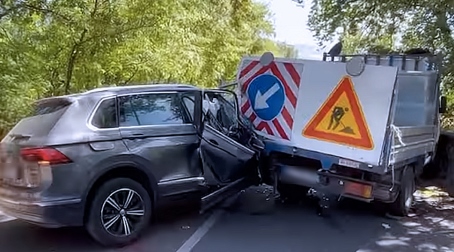 Drammatico incidente in Calabria, non si accorge di un cantiere, investe un operaio e va a sbattere contro un suv, grave un 30enne L’uomo dopo le prime cure sul posto è stato caricato sull’ambulanza e trasportato nel vicino ospedale