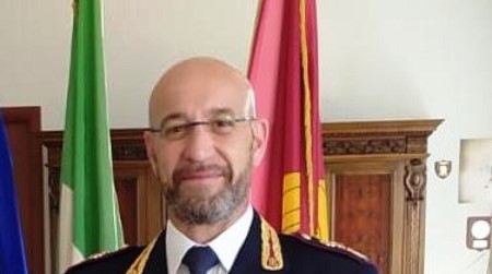 Capo Gabinetto reggino della Polizia morto in un incidente stradale, figlio del giudice Viola. Oggi pomeriggio i funerali a Reggio Calabria Investito mentre stava in sella sulla propria bici, era il capo di gabinetto della questura di Taranto, e proveniva dal commissariato di Palmi