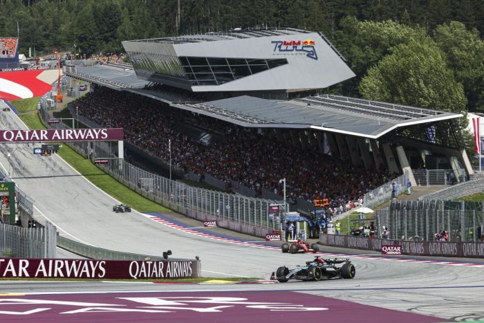 Scontro Verstappen-Norris, Russell vince in Austria e Sainz terzo