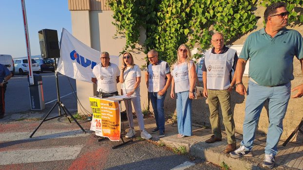Nella maratona pro ospedale di Polistena, il popolo approva la decisione di occupare la stanza di Occhiuto a Catanzaro