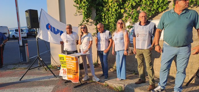 Nella maratona pro ospedale di Polistena, il popolo approva la decisione di occupare la stanza di Occhiuto a Catanzaro Tanta gente sfidando un caldo africano al sit-in davanti all'ingresso dell'ospedale. FOTO E VIDEO