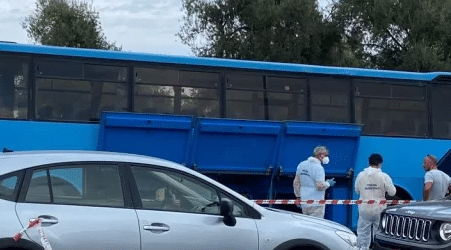 Mistero in Calabria, un cadavere è stato ritrovato nel bagagliaio di un autobus Sono in corso le indagini da parte della Polizia