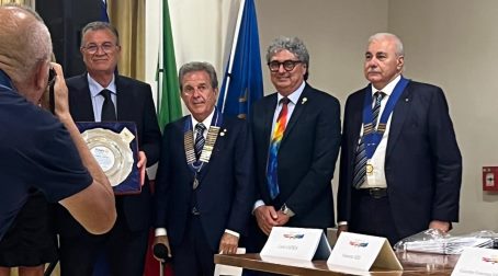 Rotary Nicotera Medma e Polistena: passaggio delle consegne rispettivamente da Capria a Saccomanno e da Auddino a Gatto Una serata di allegria e familiarità, ma nello stesso tempo di impegno, passione e responsabilità essendo il Rotary una forte espressione dei territori