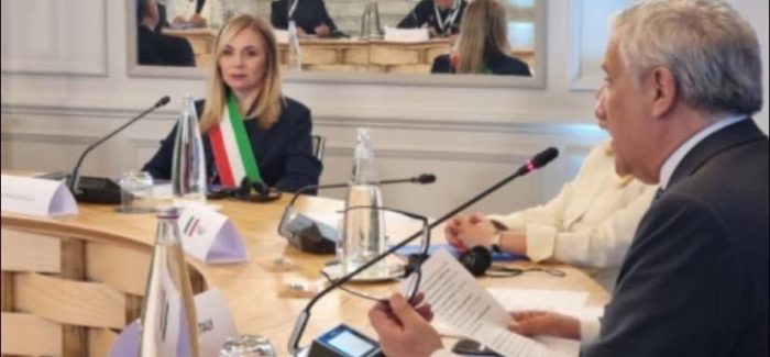 La città di Gioia Tauro presente al G7 rappresentata dall’ Avv.to Simona Scarcella Il primo cittadino è l'unico sindaco ammesso a prendere parte al tavolo di rilevanza mondiale