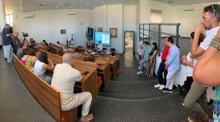 Riviera Cristallina: Un Successo Straordinario per la Conferenza Stampa a Bovalino evento ha visto la partecipazione entusiasta di sindaci, imprenditori, cittadini e rappresentanti delle amministrazioni comunali