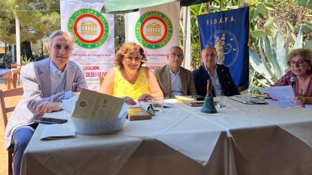 Incontro di studio sul pesce azzurro promosso dall’Accademia Italiana della Cucina L’incontro, organizzato in collaborazione con la Delegazione di Reggio Calabria e con la Fidapa di Palmi, ha avuto come perno culturale la relazione dell’Avv. Giuseppina Forestieri sul pesce azzurro, sulla sua pesca nella tradizione marinara calabrese tirrenica e sul suo uso in gastronomia