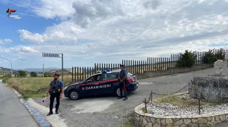 Maxi sequestro di cocaina in Calabria, circa 150 Kg della sostanza stupefacente  L’ingente quantità è stata rinvenuta occultata all’interno di bancali contenenti risme di carta, trasportate da un corriere presso un magazzino adibito allo stoccaggio di materiali d’ufficio