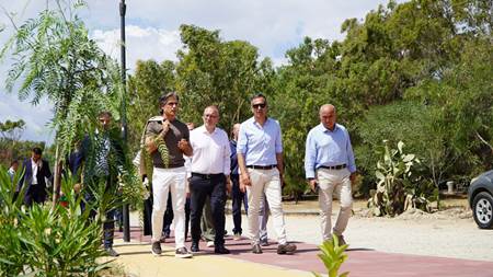 Consegnata la pista ciclabile della Città Metropolitana sul lungomare di Locri Il sindaco Falcomatà: "La sinergia fra Enti premia lo sviluppo del territorio. Opera dedicata alla memoria del rup Stracuzzi"