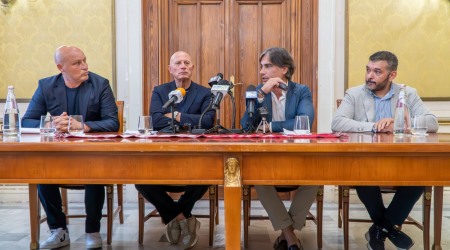 A Palazzo San Giorgio la presentazione del nuovo allenatore della Reggina Il sindaco Falcomatà: "Bentornato al nuovo mister Pergolizzi. La Reggina continuerà ad allenarsi al Sant'Agata"