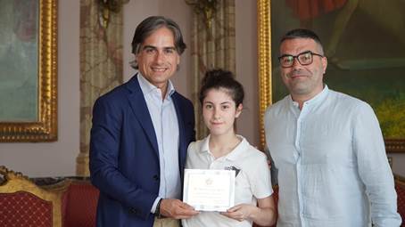 La campionessa italiana di dama italiana Vittoria Giorgia ricevuta a Palazzo Alvaro dal Sindaco metropolitano Giuseppe Falcomatà I complimenti del primo cittadino alla piccola campionessa: "Astro nascente della Dama, questa disciplina sarà incentivata anche in luoghi pubblici"