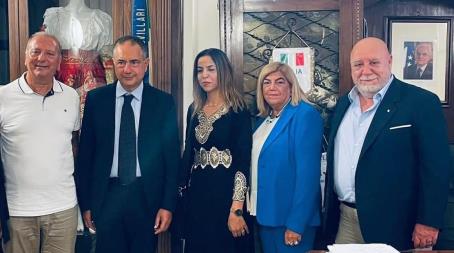 Il Console del Marocco Naccari accolto al Festival Internazionale del Folklore di Castrovillari Ad accoglierlo il Sindaco della Città  di Castrovillari, Avv. Domenico Lo Polito