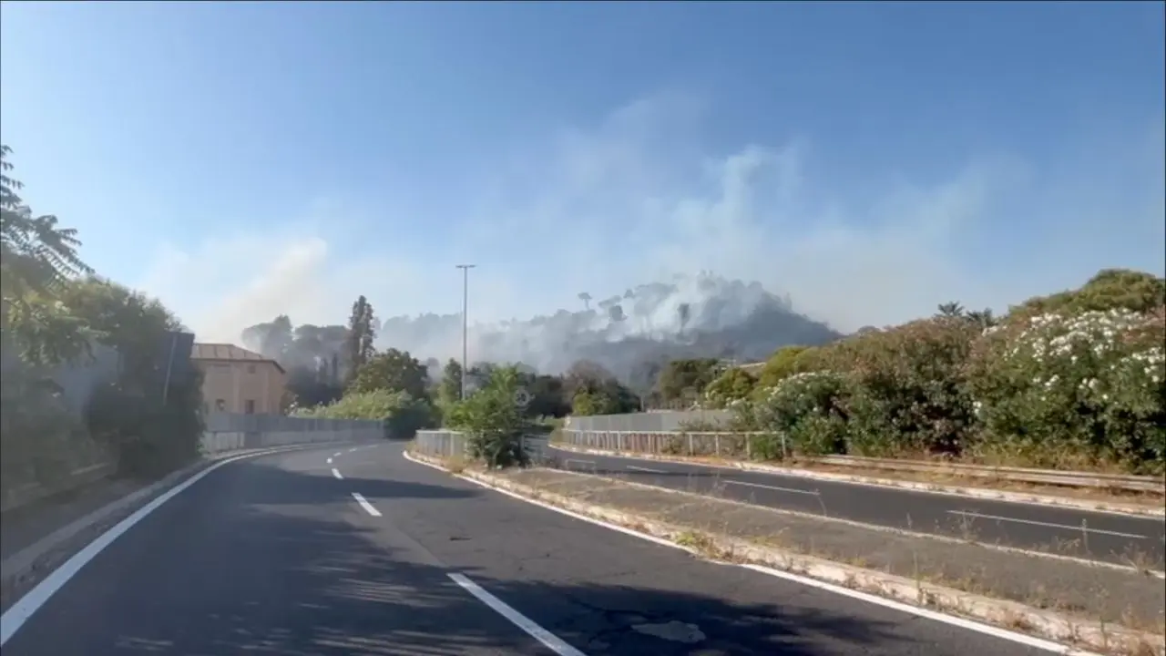 Incendio Roma, Gualtieri “Ipotesi rogo partito da accampamento abusivo”