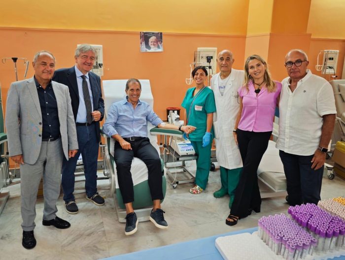 Il Sindaco di Catania dona il sangue all’Arnas Garibaldi