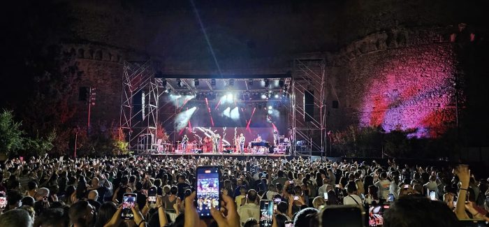 FATTI DI MUSICA 2024: IRAMA ACCENDE REGGIO CALABRIA E RICEVE IL PREMIO AI MIGLIORI LIVE DELL’ANNO!