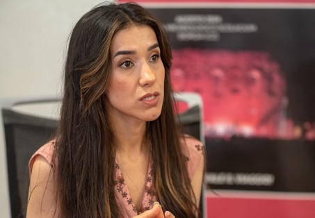 Gala del Mediterraneo “Blu Femina”: Il messaggio di Nadia Murad, premio Nobel per la Pace, alle donne Non siamo vittime ma sopravvissute” – afferma Nadia Murad – “Credo sia importante non provare vergogna. Ho girato il mondo e ho incontrato così tante donne vittime di abusi sessuali da partner, parenti, amici, anche in Occidente