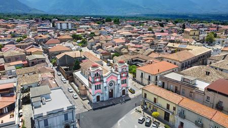 A Taurianova Capitale del Libro la cerimonia del Premio Calabria-America 2024: un ponte culturale tra la Calabria e il mondo La cerimonia di premiazione si terrà martedì 3 settembre alle ore 21:30 negli spazi di Piazza Macrì