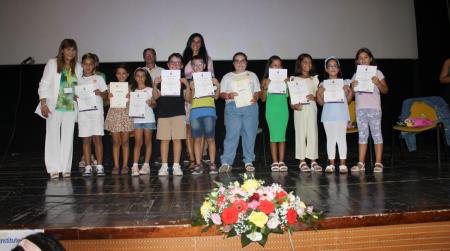 European Languages Institute apre le porte al nuovo anno accademico Ieri sera 30 agosto presso il Cinema Gentile di Cittanova, nella sala gremita di corsisti e famiglie, European Languages Institute con la Cerimonia di Consegna delle Certificazioni Trinity