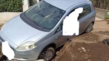 A Taurianova cadono auto come fossero “foglie morte” Abbiamo ricevuto delle foto di un incidente sul "cantiere" dell'ex Via Toscanini (ora Federico Fellini), ma che poi abbiamo saputo che non è la prima volta. Quando si dice, c'è sempre una prima volta e poi una secondo ed ancora una terza!