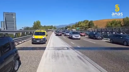 Esodo estivo. Bollino nero, è il fine settimana più trafficato di agosto Al momento si registra traffico intenso su tutta la rete autostradale con rallentamenti a tratti in prossimità dei principali svincoli per le località turistiche