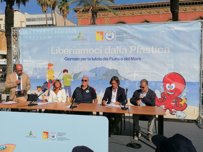 Al via da Palermo la campagna “Liberiamoci dalla plastica”