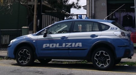 Arrestato un diciannovenne nel Reggino per possesso di sostanza stupefacente L’attività svolta ha permesso, altresì, di rinvenire all’interno dell’abitazione anche una pistola a salve con il tappo rosso parzialmente verniciato di nero