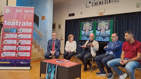 Presentazione XXI Stagione teatrale di Cittanova a cura dell’Associazione Kalomena La campagna Abbonamenti partirà da sabato 28 settembre presso il Teatro Gentile, mentre i biglietti dei singoli spettacoli sono già in vendita sul circuito di VIVATICKET