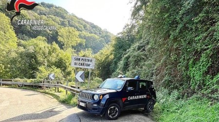 Autolavaggio abusivo nel Reggino, denunciato un 57enne L’intera struttura, che veniva alimentata attraverso un allaccio abusivo alla condotta idrica comunale, è risultata priva di qualsivoglia titolo edilizio