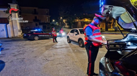 Sicurezza stradale nella Piana di Gioia Tauro, controllati oltre 600 conducenti e quattro giovani denunciati per furto Assicurata, pertanto, la presenza dei Carabinieri del Gruppo di Gioia Tauro che, nel weekend trascorso, hanno intensificato i loro servizi nelle zone interessate dalla movida