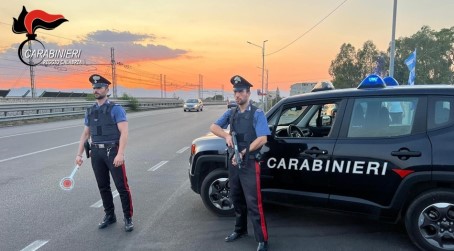 Servizio “Alto Impatto” nel Reggino, lavoro irregolare e sicurezza stradale, denunce e diverse sanzioni L’attività descritta fa parte del più ampio progetto di controllo del territorio portato avanti con determinazione dall’Arma dei Carabinieri, con lo scopo di assicurare ai cittadini un crescente clima di sicurezza e legalità